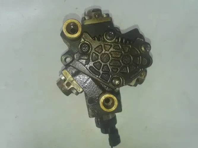 Bomba Injetora De Alta Pressão Bosch Mahindra 2.6 Diesel 2011