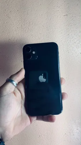 iPhone 11 funcionando perfeitamente. 
