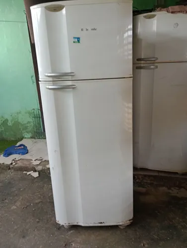 Vendo geladeira Electrolux 490 l entrego 3 meses de garantia
