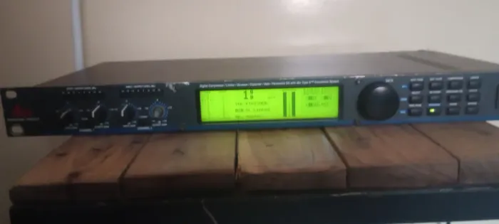Audio/compressor digital Dbx