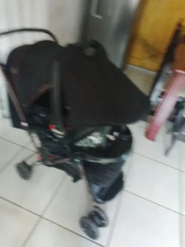 Vendo conjunto de carrinho e bebê conforto