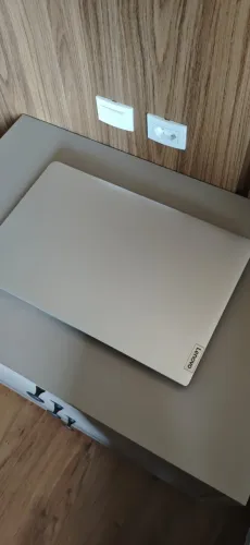 NOTBOOK LENOVO IDEAPAD 1 15IAU7 acompanha extras