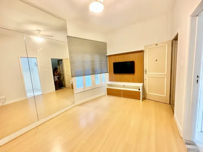 Apartamento para aluguel tem 80 metros quadrados com 2 quartos