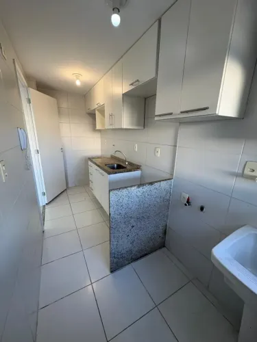 Lopes B2E aluga apartamento próximo ao Engenhão, 2 quartos sendo 1 suíte, sala com varanda
