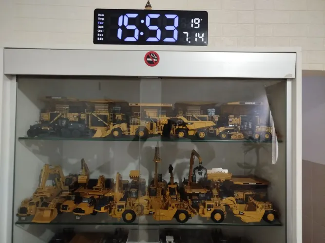 Vendo coleção de miniaturas de equipamentos