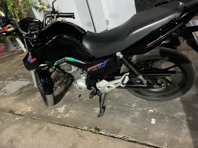 Veículo no ponto de transferir aceito trocar em. Carro