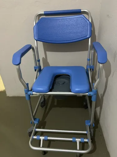 Cadeira de banho para idoso higiênica sanitária 