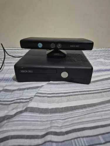 Xbox 360 Slim 250gb - Com 8 Jogos Originais + KINECT