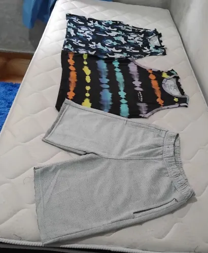 Vendo trio roupas tamanho 16anos 