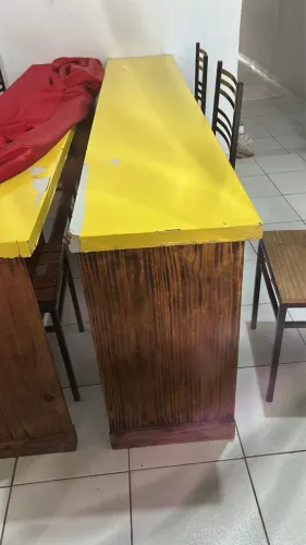 Mesa de lanchonete acompanha 4 cadeiras!
