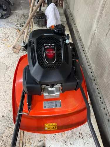 Roçadeira flutuante Husqvarna Honda
