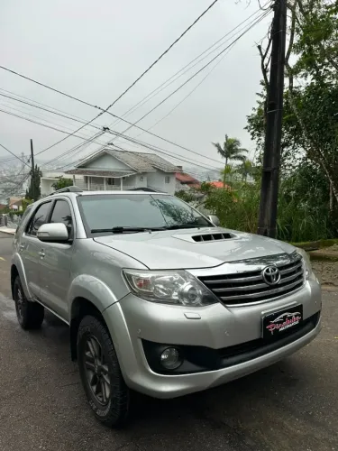 Toyota Hilux SW4 SRV D4-d 4X4 3.0 TDI Dies. AUT 2014