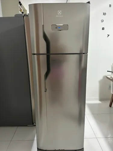 Vendo geladeira electrolux frost free 310 litros. Bem conservada 