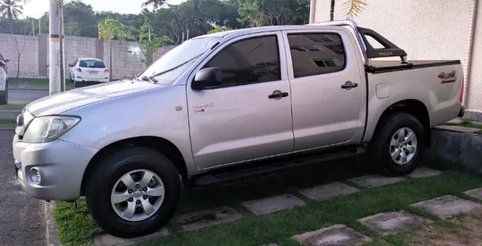 Toyota Hilux CD D4-d 4X4 2.5 16V 102cv TB Dies. 2011