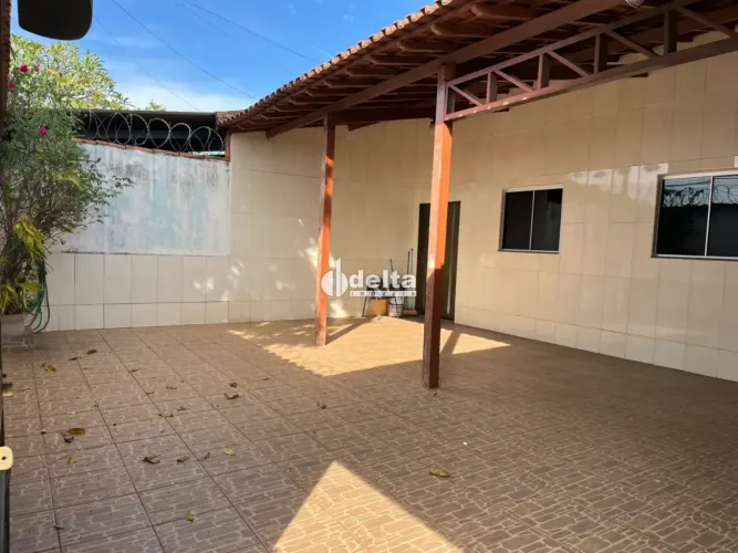 Casa residencial com 2 quartos sendo 1 suíte disponível para venda no Granada bairro em Ub