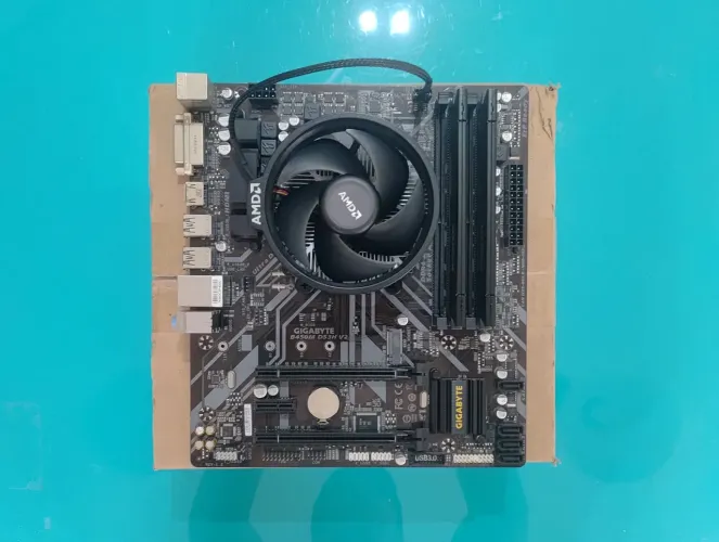 Kit Ryzen 5 5500 B450 GIGABYTE 16gb Ram DDR4