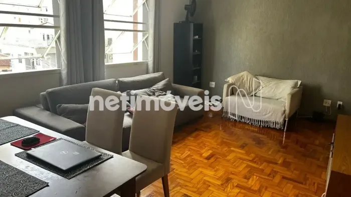 Apartamento Reformado de 3 Quartos com Suíte no Coração de Jesus