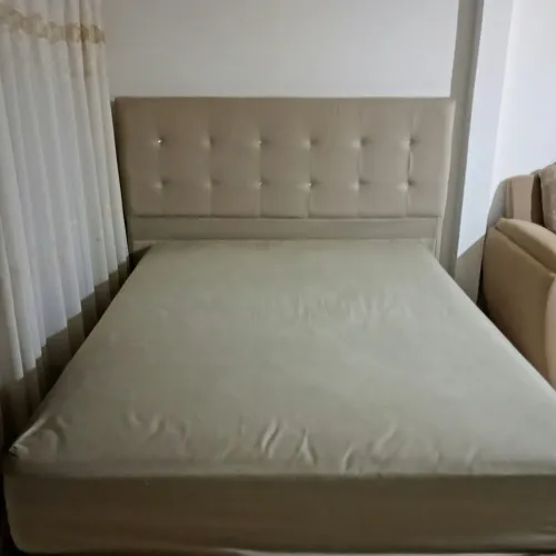 Cama box semi nova