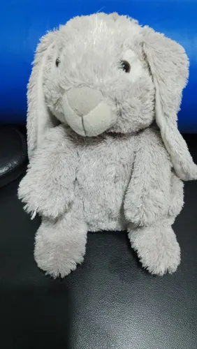 Brinquedo coelho pelucia cinza