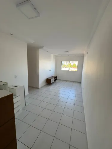 APARTAMENTO 1800,00 TRÊS QUARTOS