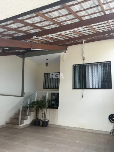 CASA COM 3 QUARTOS (1 SUÍTE) E 2 VAGAS VENDA