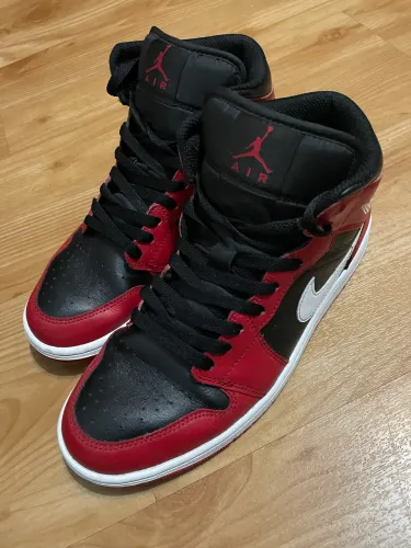 Tênis air Jordan one mid