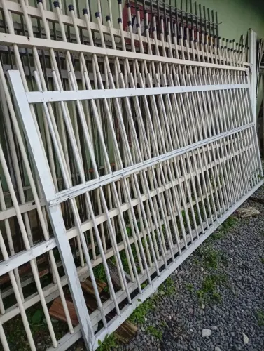 Vendo portão de alumínio tratar no chat ou endereço bento Torquato da rocha 1532 vila