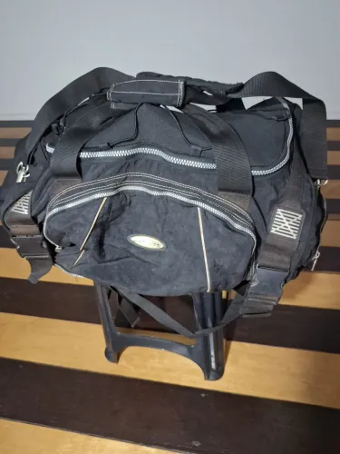 Mochilão horizontal/tipo pequena mala/ótimo pra viagem/em perfeito estado