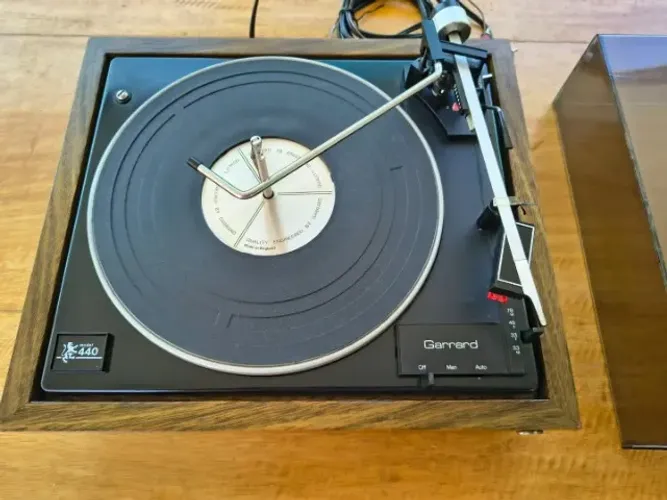toca discos GARRARD MODEL 440