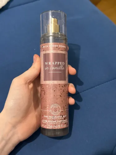 Bath and Body Works - Wrapped in Vanilla (Body Mist 236ml)