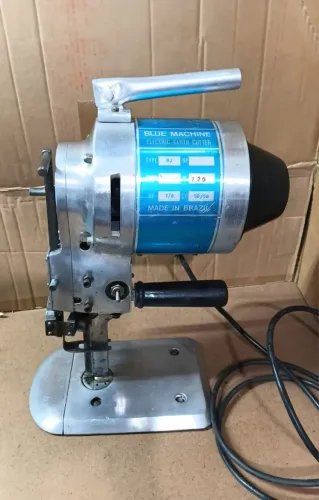 Máquina de cortar tecido