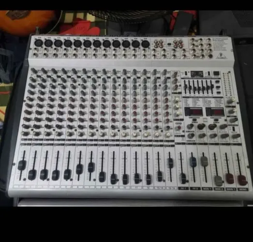 Mesa beringer amplificada mph,5000 com caze