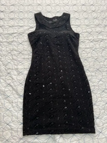 Vestido de festa, curto, preto bordado