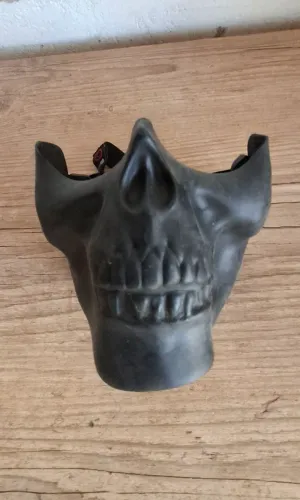 Máscara meia face de caveira 