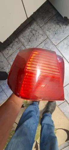 Lanterna trazeira Santana 99 a 06