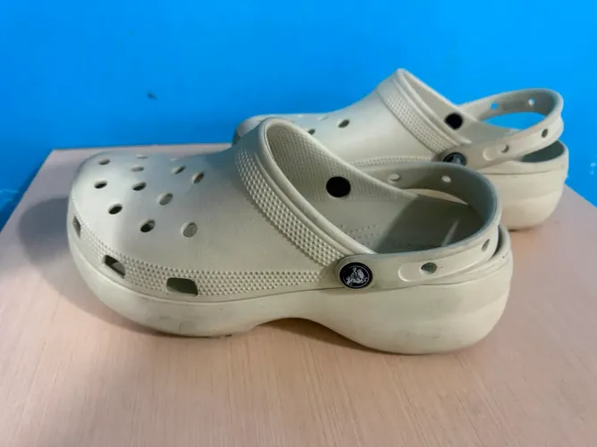 Crocs plataforma 39