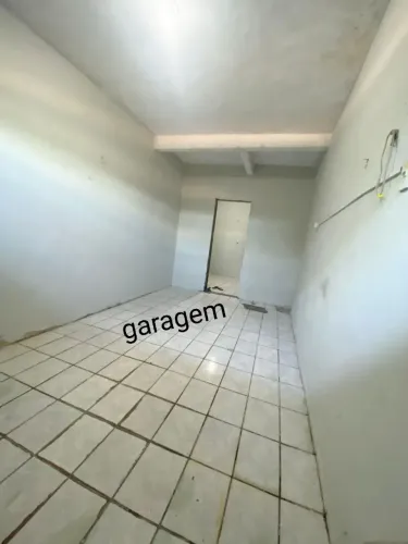 Alugo casa com garagem e quintal no pici (sem burocracia)