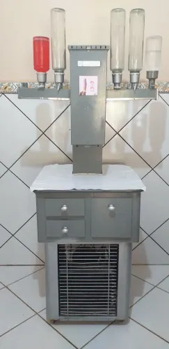 Máquina sorvete americano funcionando.