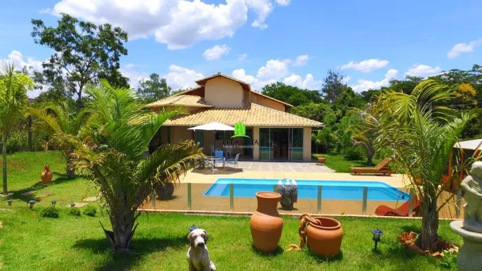 Casa em condomínio em Cond. Vale Do Luar com 330.00 m² , 3 quarto(s) , 1 suíte(s) , 2 vaga