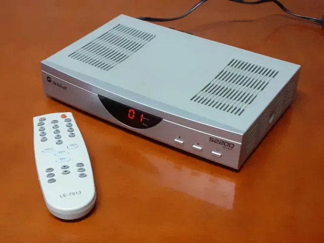 Receptor de parabólica digital Orbisat S2200 