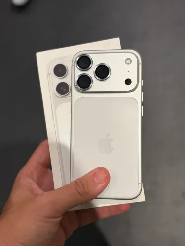 iPhone 17 Pro 256GB Silver - Novo, sem uso - Ativado em 01/06/2026 - 1 ano de garantia