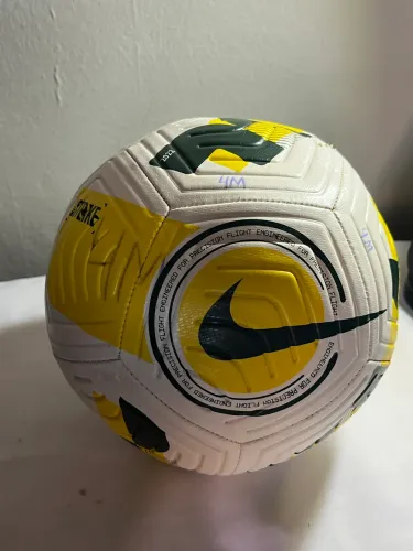 Bola de futebol original. Nike