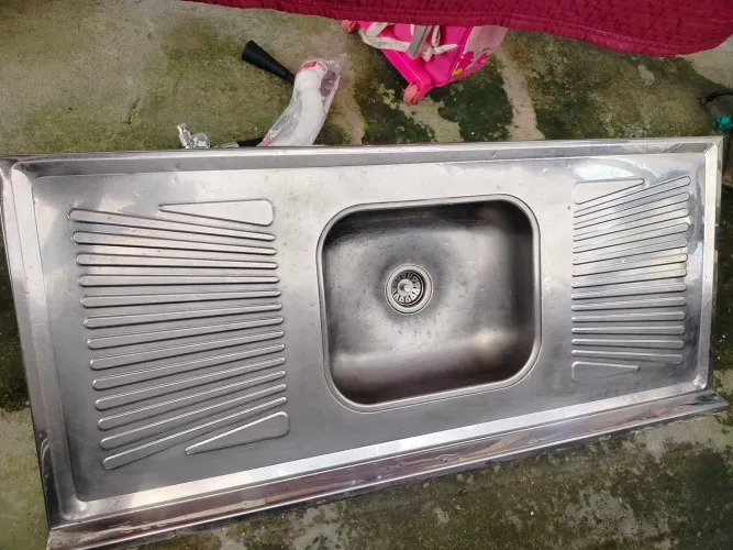 Vendo pia inox completa com torneira sifão e ralo