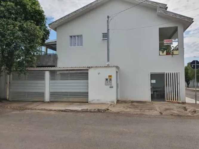 Sobrado Amplo 378m² com Energia Solar e Ponto Comercial - Setor Ceará, Aragarças-GO