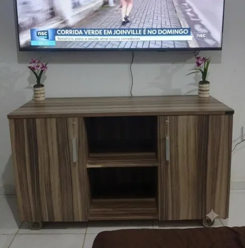 Vendo armário branco R$ 250 armário amadeirado R$ 150 os dois R$ 300