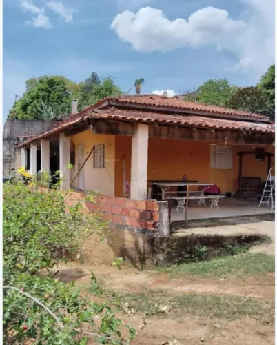`Chácara à venda com ampla área verde e lazer para toda a família`