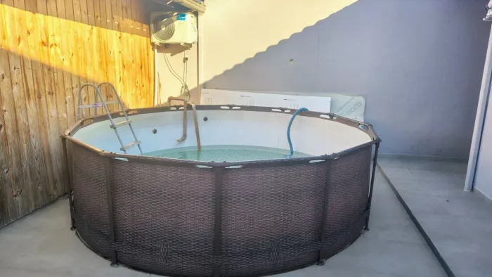 Piscina de plástico grande