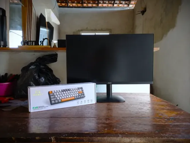 Kit Gamer Semi Novo | Monitor AOC 21,5" Full HD 120Hz + Teclado Mecânico Freewolf K68