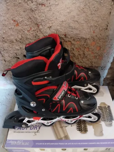 Patins novo vermelho e preto