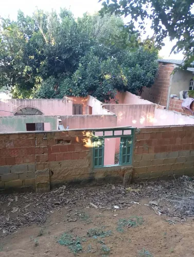 Estou vendendo um terreno com uma casa para reformar.(EM NOVA BETHANIA-VIANA)vamos negocia